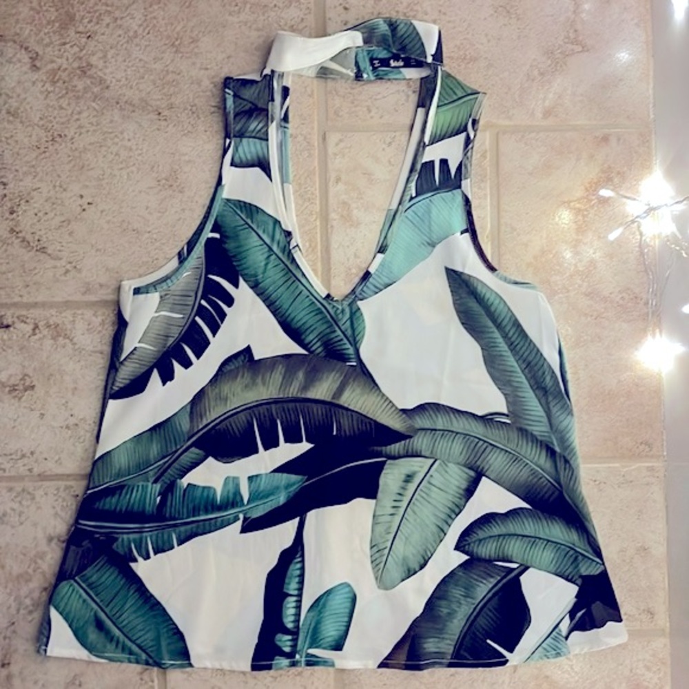 EUC SHEIN | tropical leaf deep v-neck tank, choker neck, pearlescent buttons